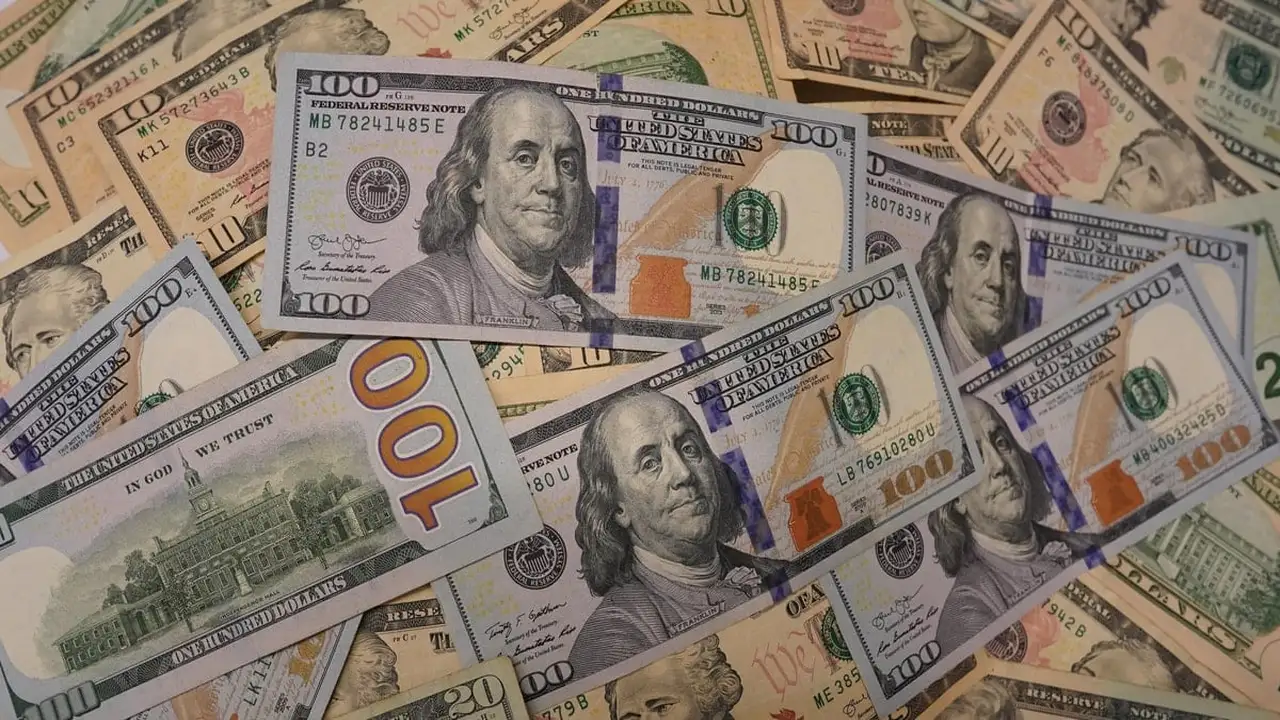 قفزة حادة في سعر تداول الدولار الأمريكي داخل البنوك يوم ٢٤ مارس ٢٠٢٦